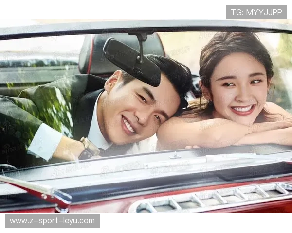 球迷结婚:婚礼上奏响队歌,伴娘穿球衣,球场婚礼 球迷结婚:婚礼上奏响队歌,伴娘穿球衣,球场婚礼