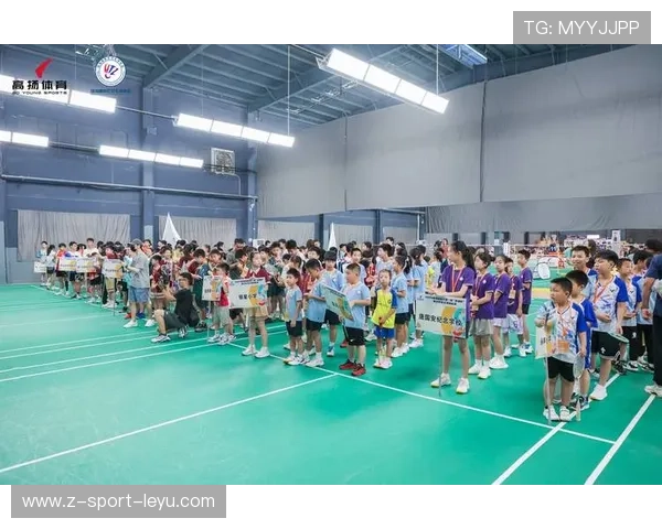 国际羽毛球巡回赛在赛事中推广家庭友好观赛与青少年互动，羽毛球邀请赛